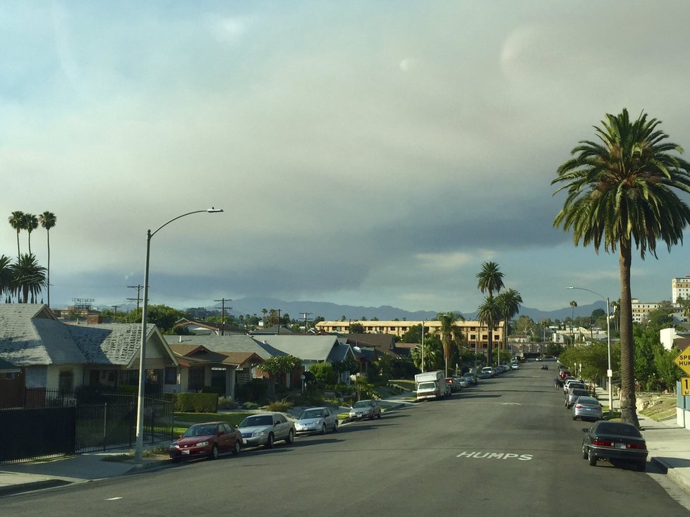 Los Angeles v plamenech! Město andělů bojuje s rozsáhlými požáry.