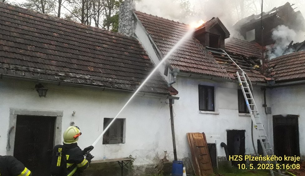 Požár poničil usedlost v Olší na jihu Plzeňska.