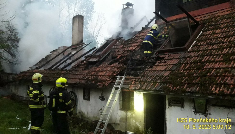 Požár poničil usedlost v Olší na jihu Plzeňska.