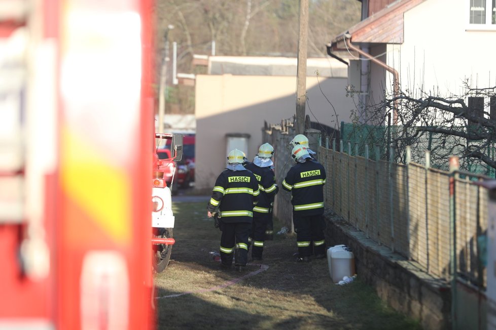 Požár střechy v Úvalech u Prahy, 11. února 2020.