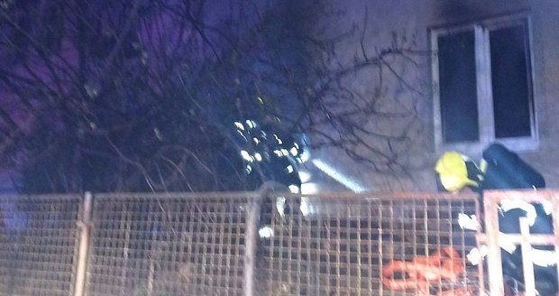 Noční požár v rodinném domě ve Šlapanicích nepřežila starší žena. Noční požár v rodinném domě ve Šlapanicích nepřežila starší žena.