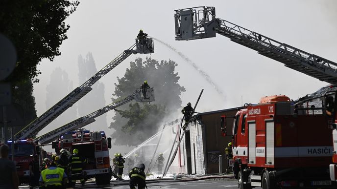 Požár průmyslového areálu v Otrokovicích