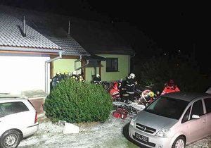 Požár rodinného domu ve Valchově vyhnal z domu všechny 4 jeho obyvatele.