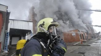 Hasiči zlikvidovali obří požár ve Zlíně. Škody budou stamilionové