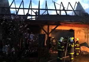 Ve Velké Bukovině na Náchodsku hořel rodinný dům, škoda je 900.000.