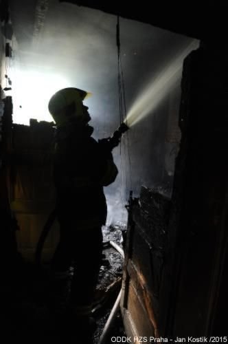 Dva pokoje požár v domě zcela zničil