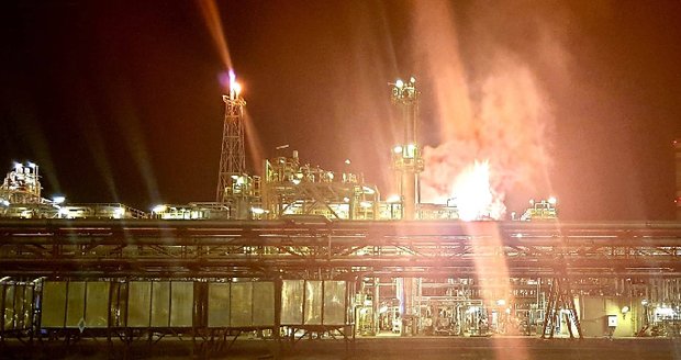 V litvínovské chemičce došlo k výbuchu: Čtyři lidé se zranili, na místě vypukl požár 