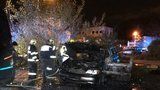 Požár auta ve Vysočanech: Zapálil ho žhář?