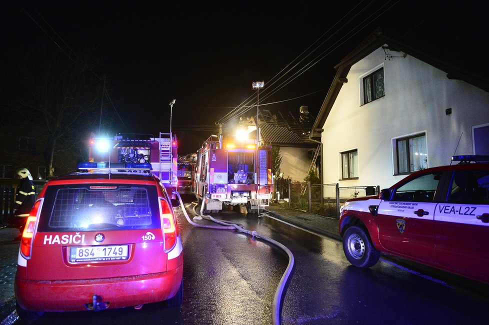 Při požáru domu na Berounsku zemřela žena.
