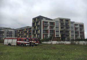 Na sídlišti Metropole Zličín hořel byt, evakuováno muselo být dvacet lidí.