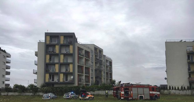Na sídlišti Metropole Zličín hořel byt, evakuováno muselo být dvacet lidí.