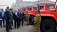 Ruský předseda vlády Dmitrij Medveděv s hasiči
