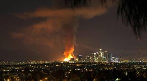 Konec Los Angeles? Ohnivé peklo v centru velkoměsta