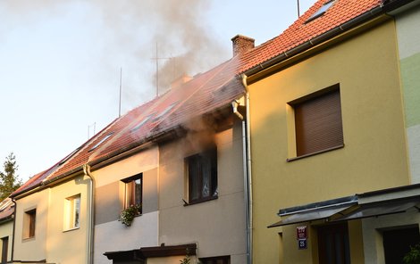 V tomto domě hořelo.