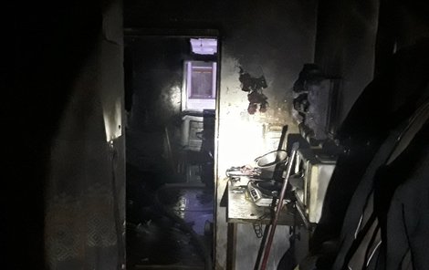 Požár způsobený cigaretou byt ve Vidnavě zdevastoval, škoda je kolem 100 tisíc korun.