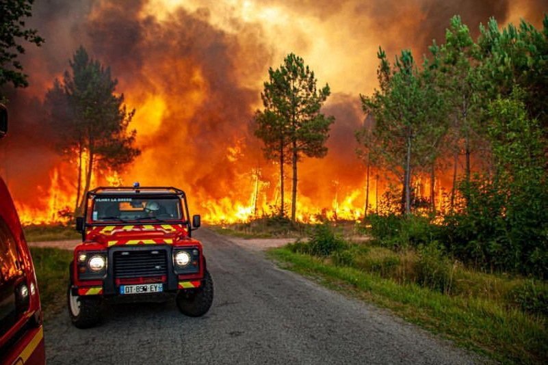 Ničivé požáry na jihu Francie (16.7.2022)