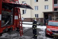 Požár v Plzni: 12 lidí evakuovali do autobusu! Hořelo i ve Strašíně a Dolanech