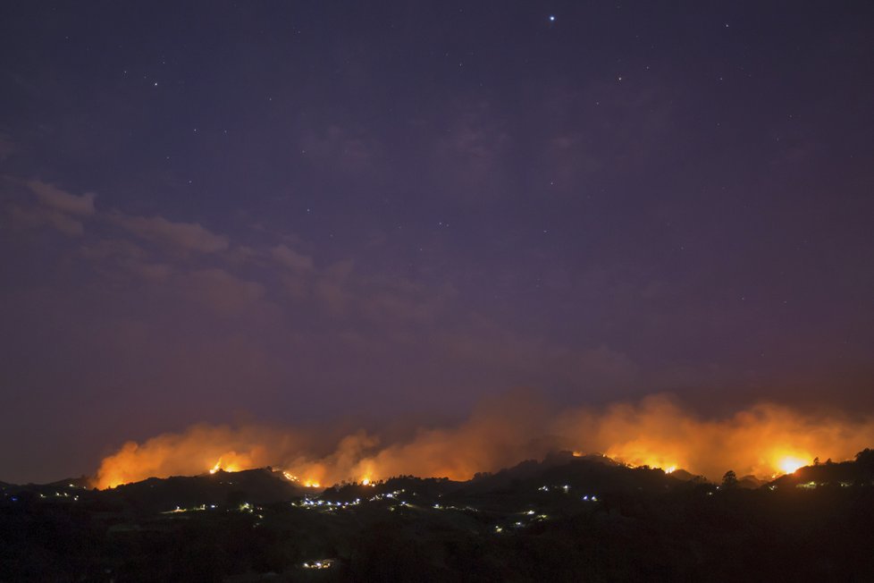 Rozsáhlé lesní požáry zasáhly ostrov Gran Canaria