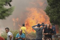 Požáry na jihu Evropy: 1500 evakuovaných před ohnivým peklem ve Španělsku. A dobrá zpráva z Francie