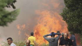 Požáry na jihu Evropy: 1500 evakuovaných před ohnivým peklem ve Španělsku. A dobrá zpráva z Francie