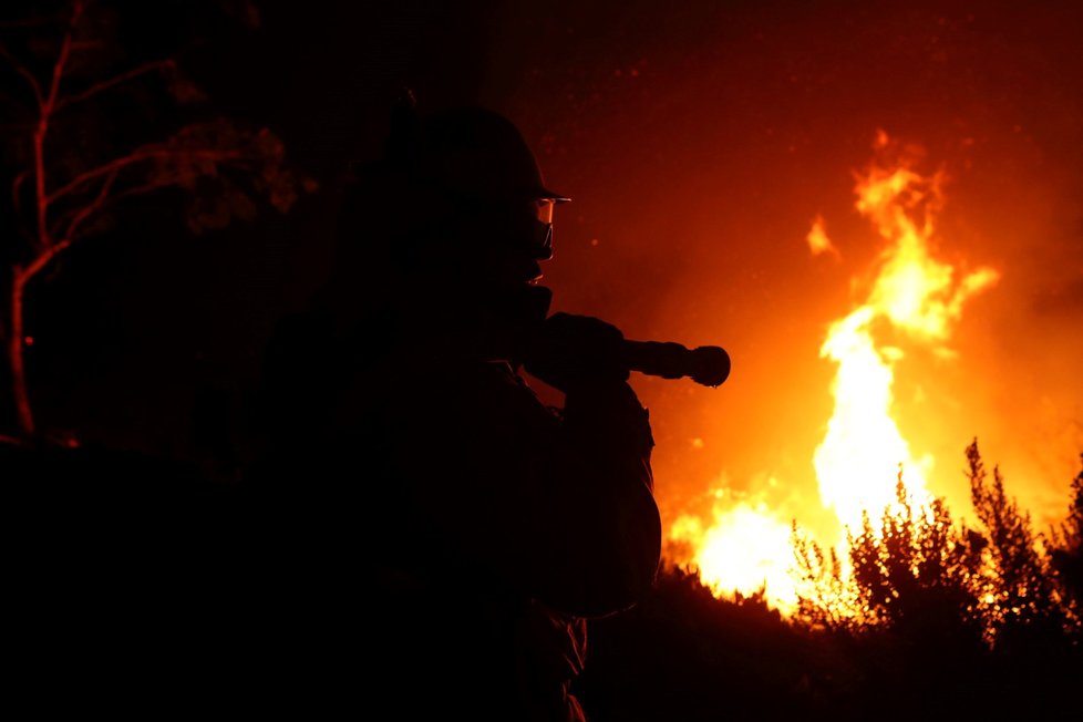 Šířící se kalifornské požáry zničily již na 500 budov