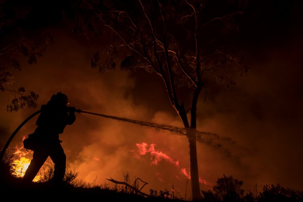 Šířící se kalifornské požáry zničily již na 500 budov