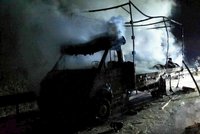 Kamion plný pneumatik zachvátily plameny: Dálnice u Rousínova stála tři hodiny