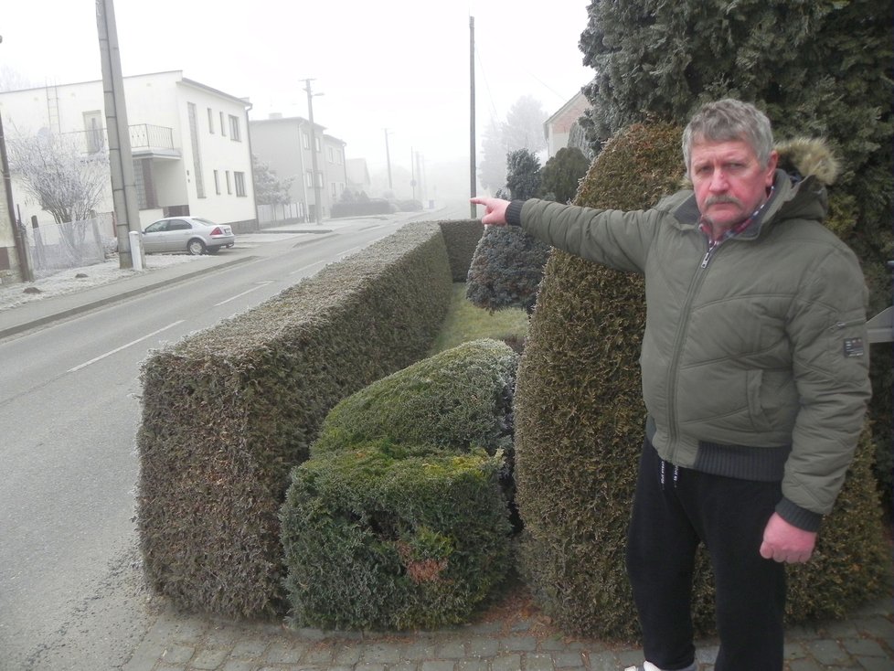 Ze dvora se valil velký oblak dýmu, popsal František, co uviděl v pondělí před osmou hodinou ranní u sousedů.