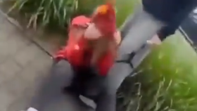 Tři vrstevnice brutálně zlomily nos školačce.