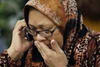 Smutek a pláč: Pozůstalí cestujících letu MH17 trpí jejich ztrátou...