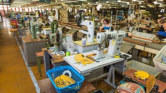 Výrobce obuvi Prabos nabízí další podíl ve firmě, tentokrát malým investorům