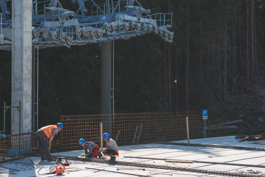 Výstavba nové lanovky a hotelu Central v lyžařském středisku Jasná