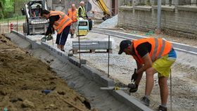 Dělníci už v sobotu začnou s bouracími pracemi na rušné Plzeňské ulici v Ostravě. (Ilustrační foto)