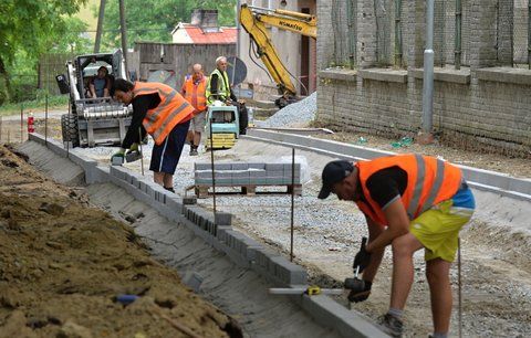 Nová šance na záchranu místa. Senát schválil zavedení kurzarbeitu