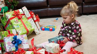 Děti se topí v dárcích? Co koupit místo hraček, kterých mají mraky? Děti se topí v dárcích? Co koupit místo hraček, kterých mají mraky?