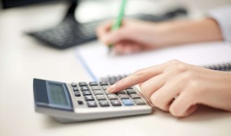 Průměrná mzda v Česku poprvé překonala 50 tisíc korun. Reálně vzrostla o více než šest procent