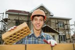 Zedníci, omítkáři a stavební technici jsou jedněmi z mála profesí, po kterých je neustále poptávka.
