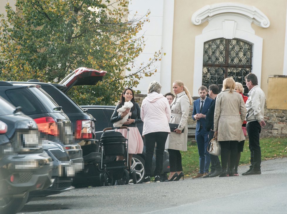 Agáta Prachařová pokřtila dceru Miu.