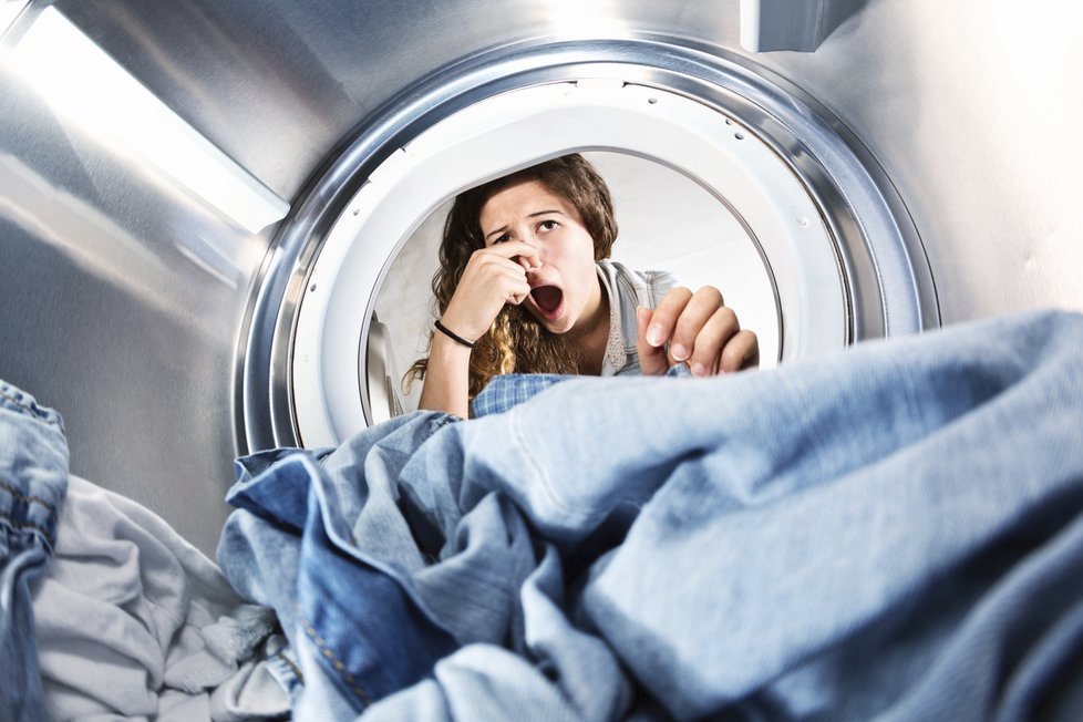 Při jemném praní prádla se do přírody uvolňuje velké množství mikroplastů, říká studie.