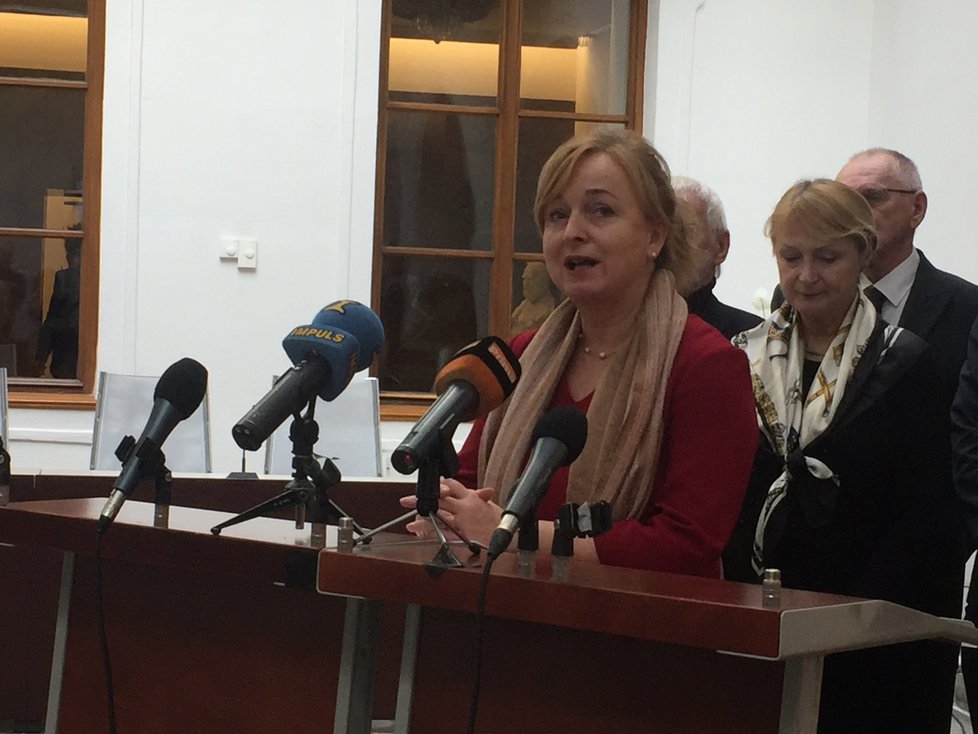 Monika Červíčková (za ANO) sestavila novou pracovní skupinu, která řeší otázky týkající se seniorů - od týrání, přes důchod až po diskriminaci (3.2.2020)