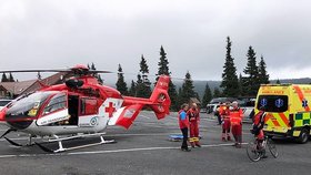 Cyklista zkolaboval při výletu u Pradědu: Naštěstí šla kolem turistka se zdravotnickým vzděláním