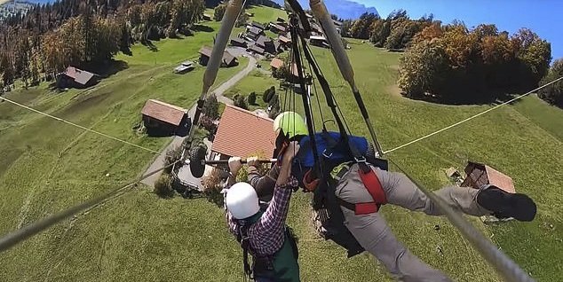 Děsivé záběry: Slavný youtuber visel při paraglidingu kilometr nad zemí! Pilot ho zapomněl připoutat