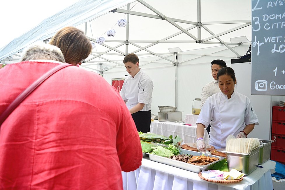 Prague Food Festival nabízí možnost ochutnat jídla z 22 vyhlášených restaurací.