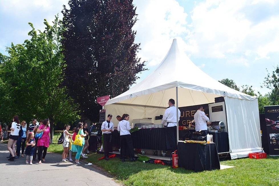 Prague Food Festival nabízí možnost ochutnat jídla z 22 vyhlášených restaurací.