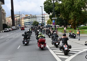 V roce 2023 se slavná značka Harley-Davidson dočkala 120 let od svého založení. V rámci Prague Harley Days byla součástí oslavy i spanilá jízda stovek mašin historickým centrem Prahy. (2. září 2023)