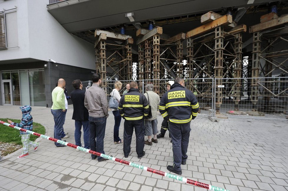Již dvě evakuace si prožili nájemníci bytů v komplexu Prague Marina v pražských Holešovicích