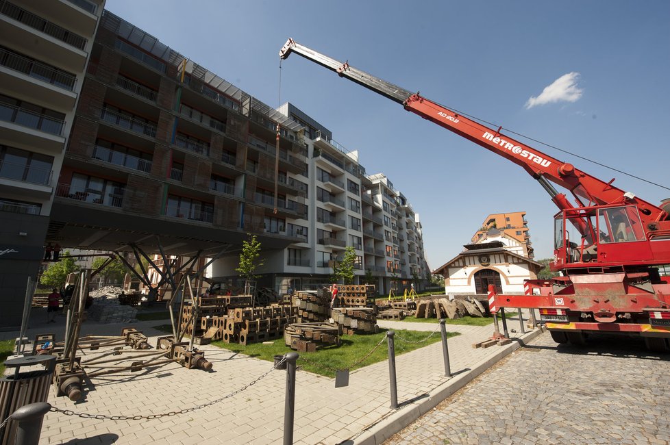 Opravy budovy v luxusním komplexu Prague Marina v pražských Holešovicích
