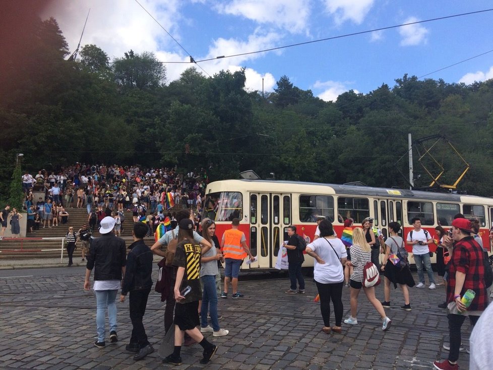 V průvodu Prague Pride pochodovalo na 40 tisíc lidí.