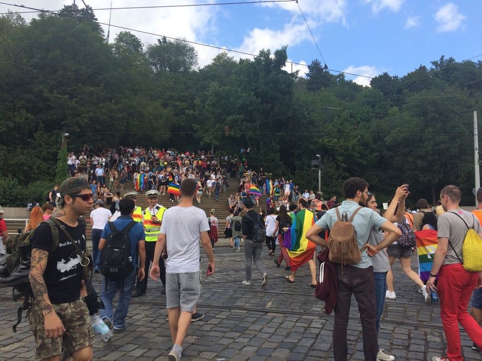 V průvodu Prague Pride pochodovalo na 40 tisíc lidí.