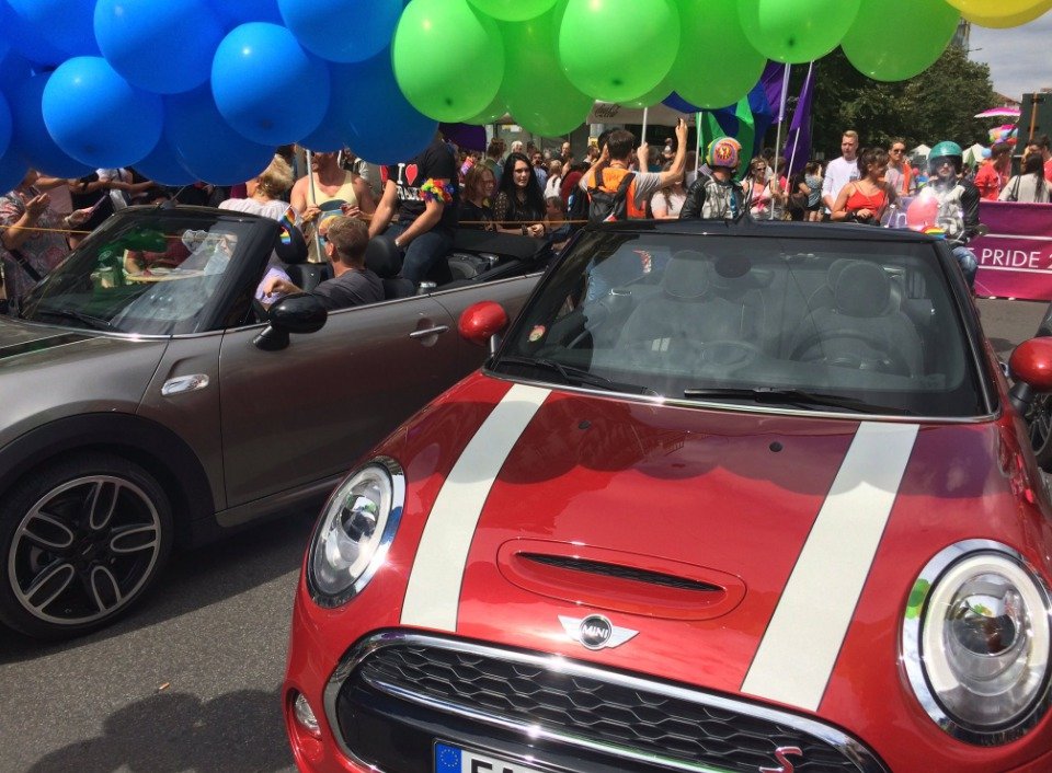 V průvodu Prague Pride pochodovalo na 40 tisíc lidí.